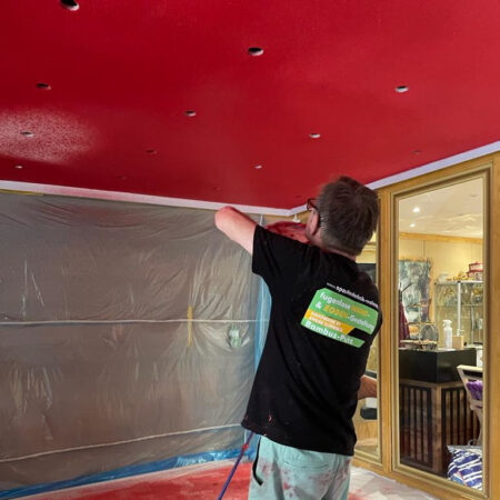 Bambutzputz in Ferrarirot in einem Cafe